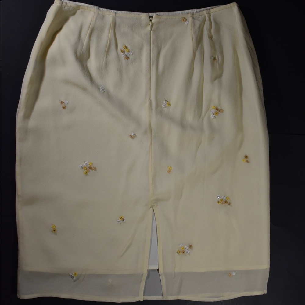 Skirt and blouse set - Picture 2 of 4